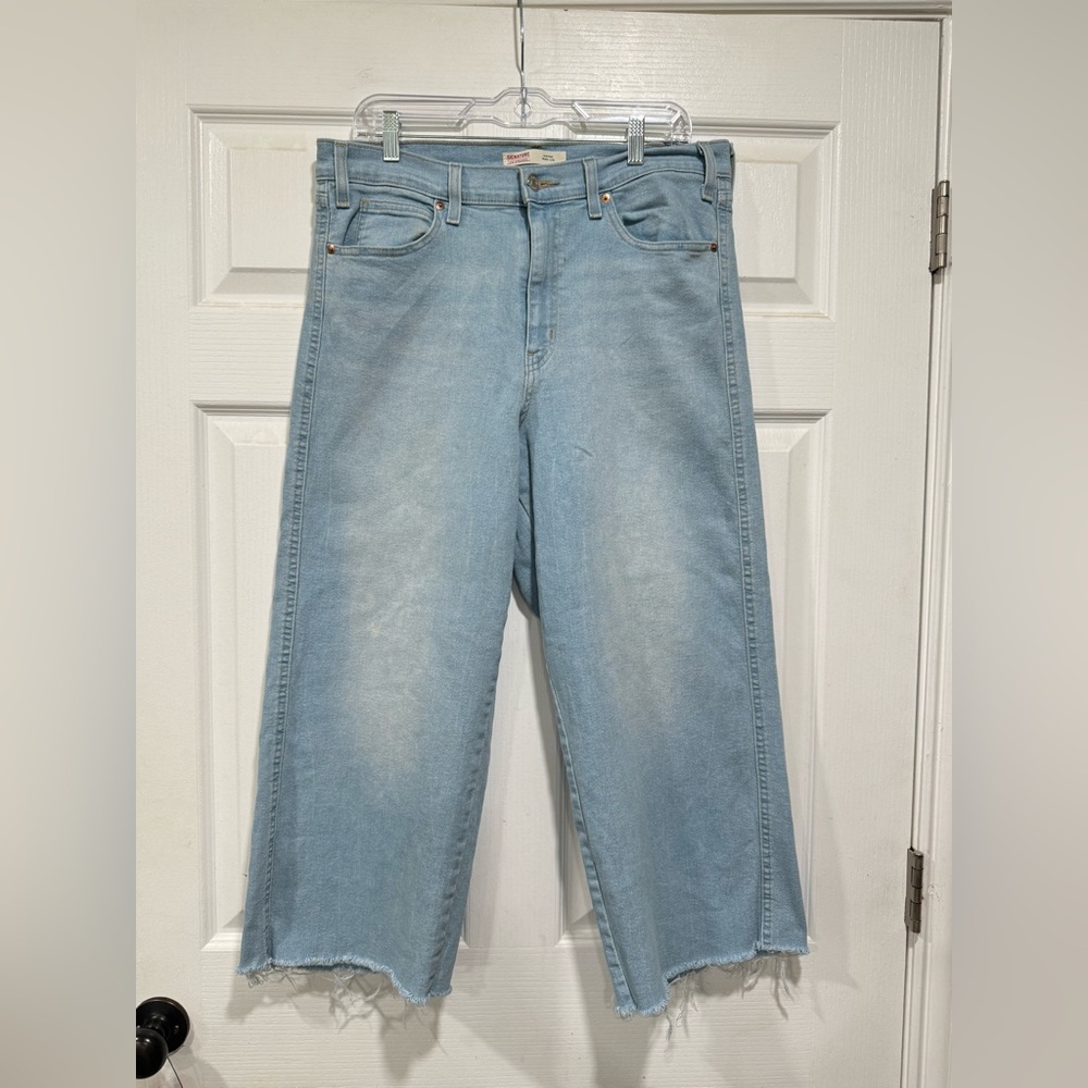 Light Blue Wide Leg Crop Denim Jeans by Levi’s.